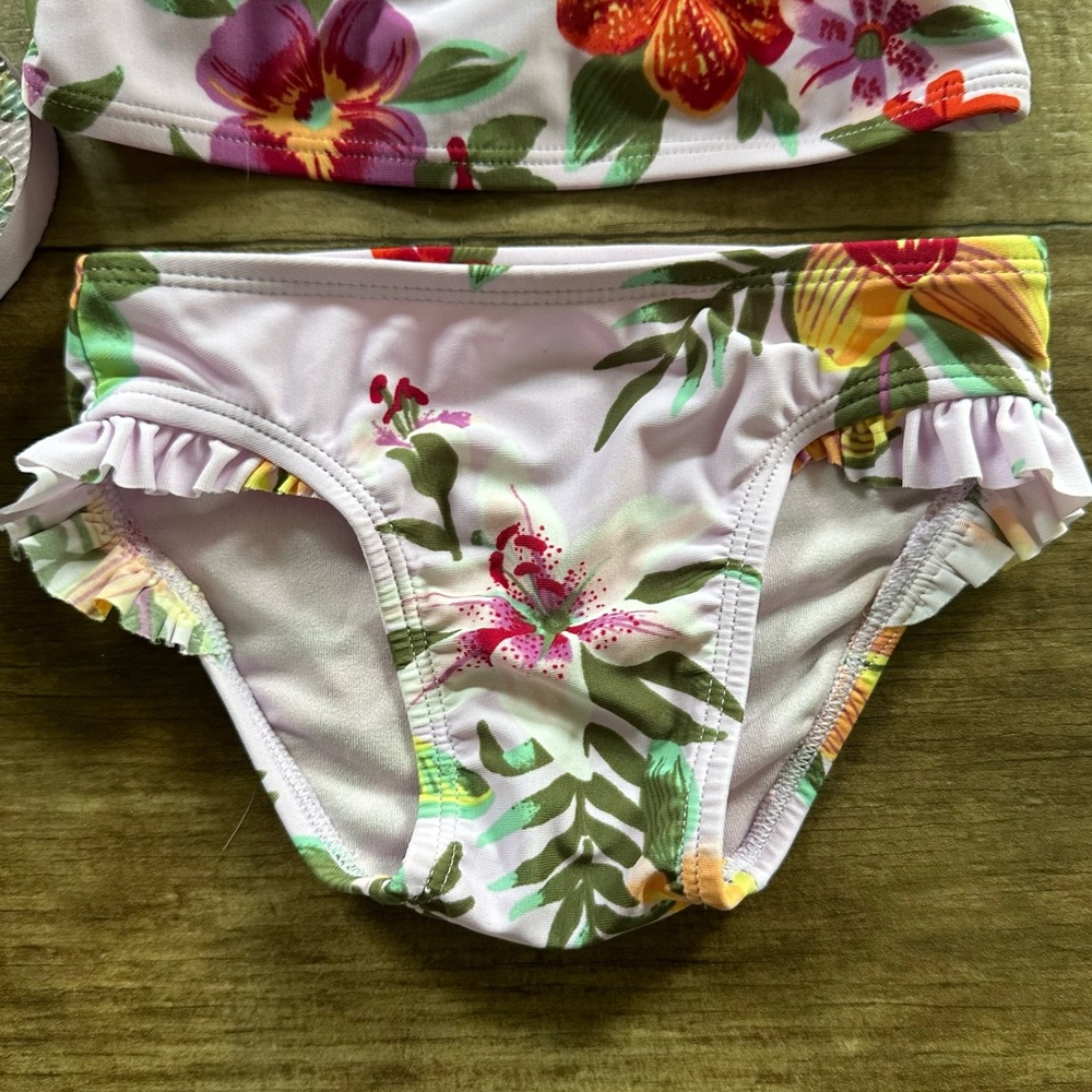 Old Navy tropical ruffle floral bikini with new matching flip flops - Picture 7 of 7